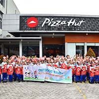 Outdoor Study Kelas III ke Pizza Hut Sudirman